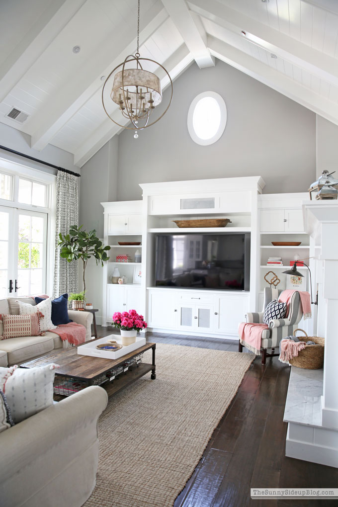 Family Room Spring/Summer Decor (Sunny Lifestyles)