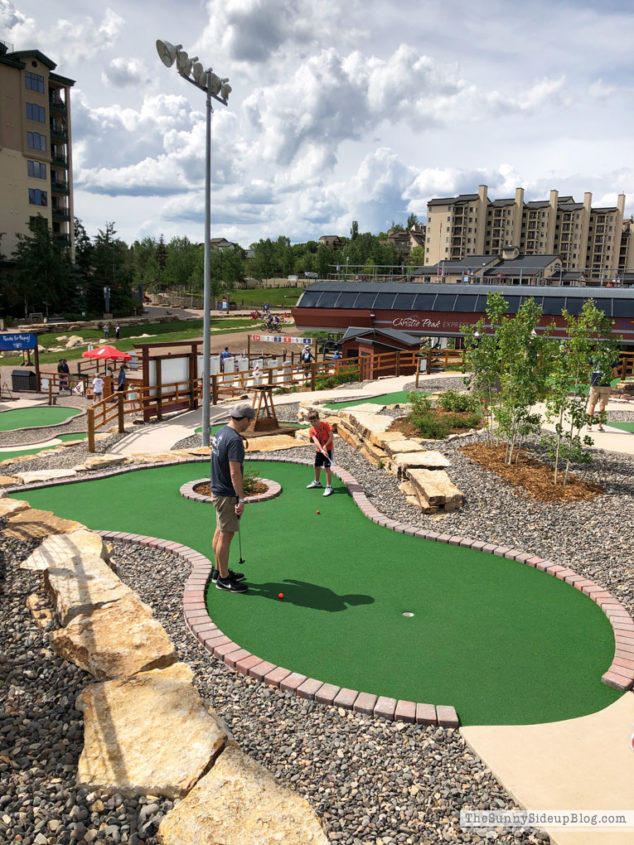Vacation in Colorado Springs (Sunny Lifestyles)