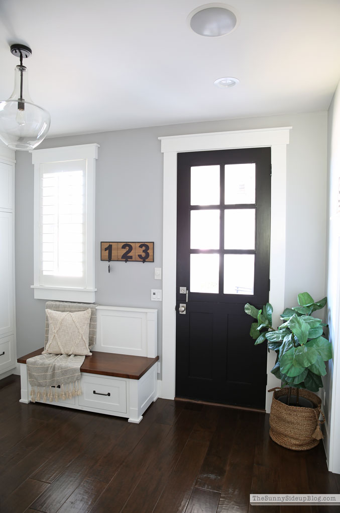 Mudroom Summer Refresh (Sunny Lifestyles)
