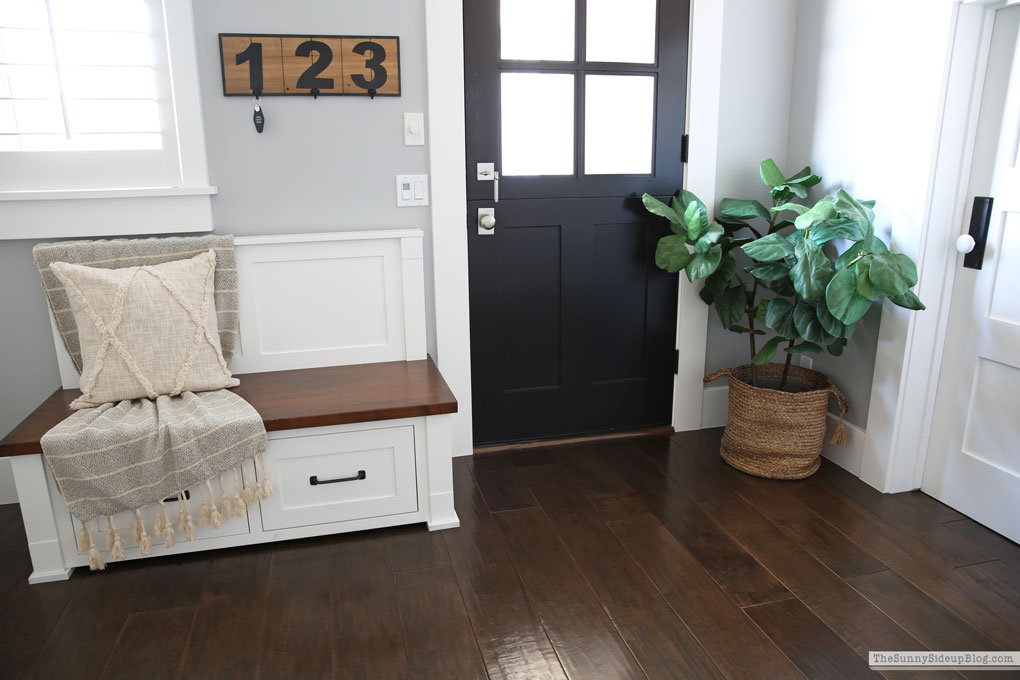 Mudroom Summer Refresh (Sunny Lifestyles)