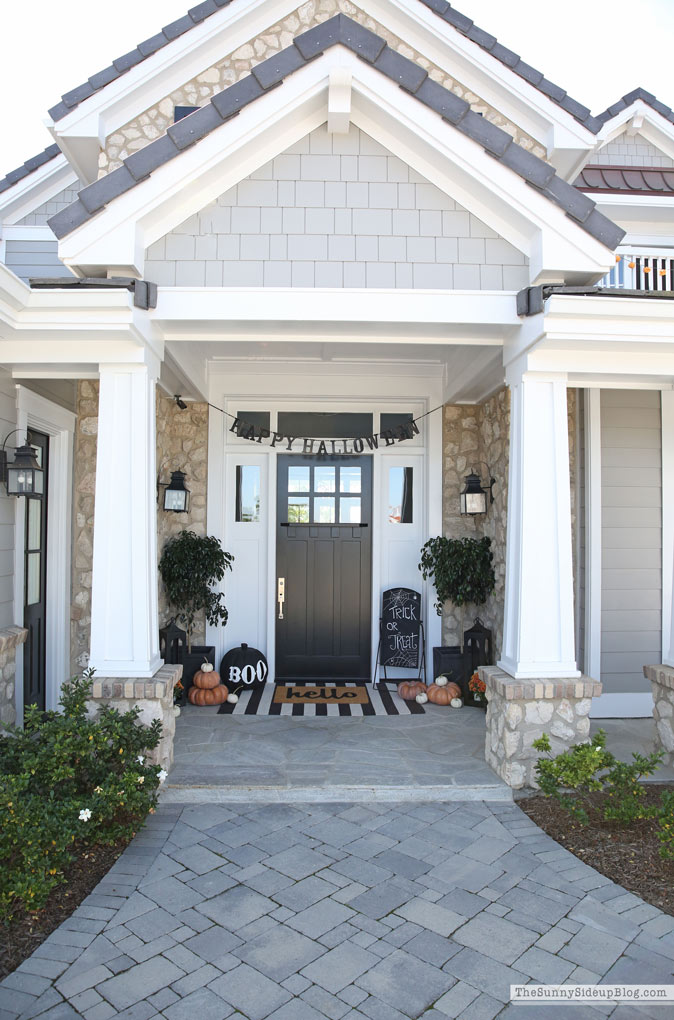 Halloween Porch Decor (Sunny Lifestyles)