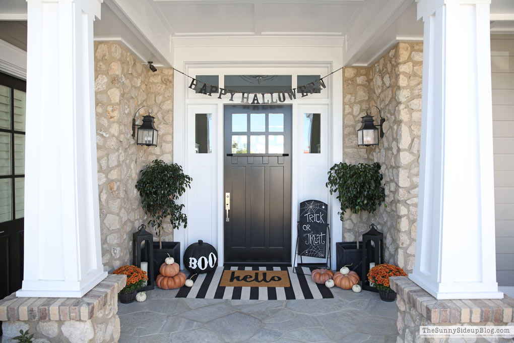 Halloween Porch Decor (Sunny Lifestyles)