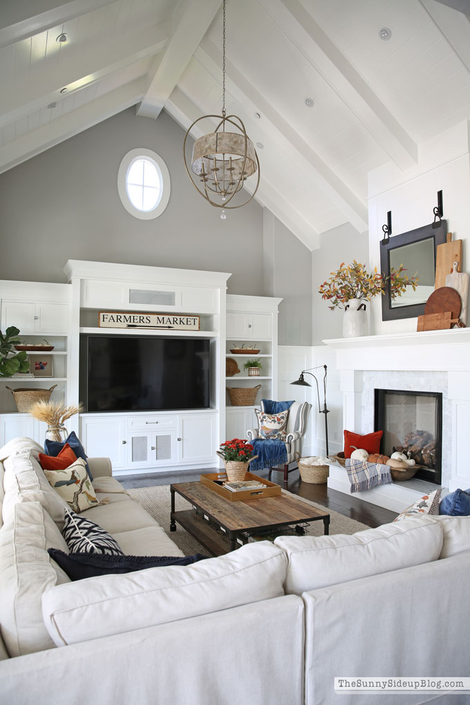 Fall Family Room (Sunny Lifestyles)