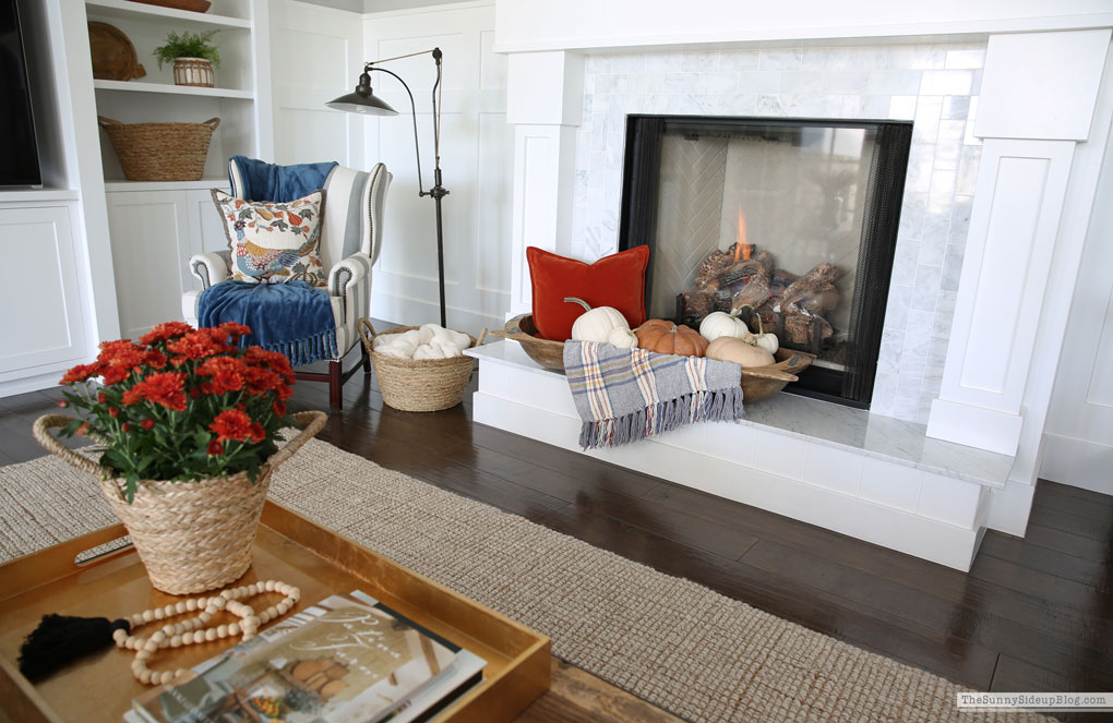 Fall Family Room (Sunny Lifestyles)