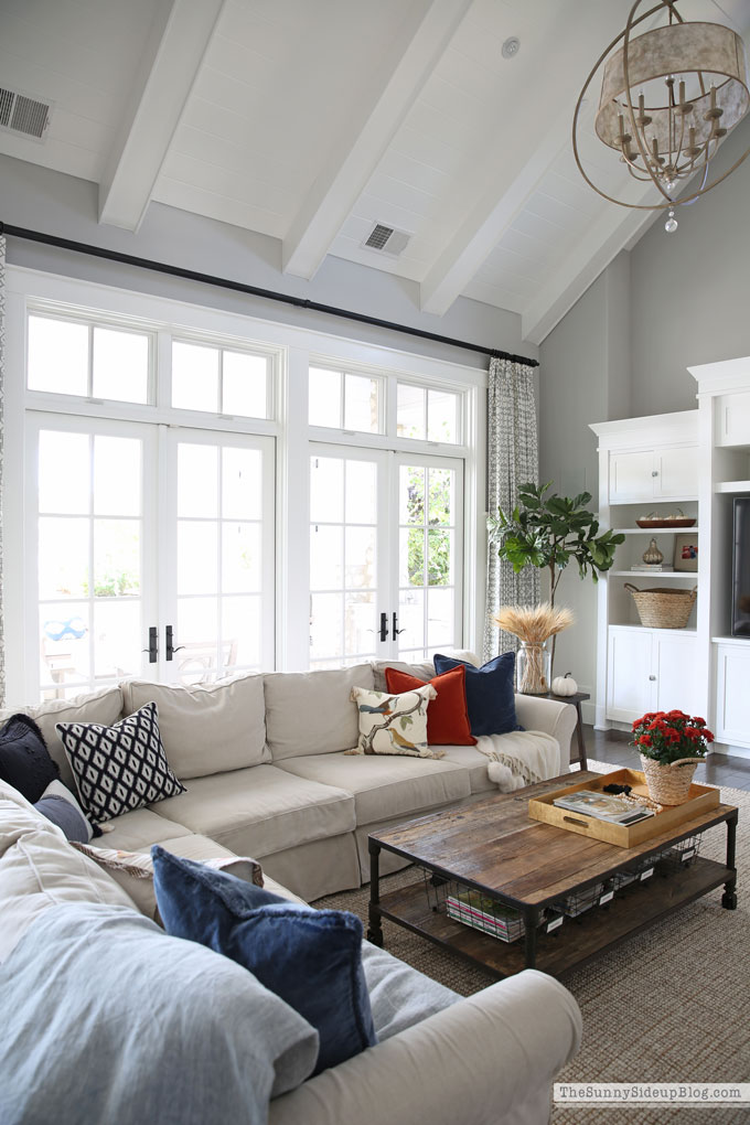 Fall Family Room (Sunny Lifestyles)