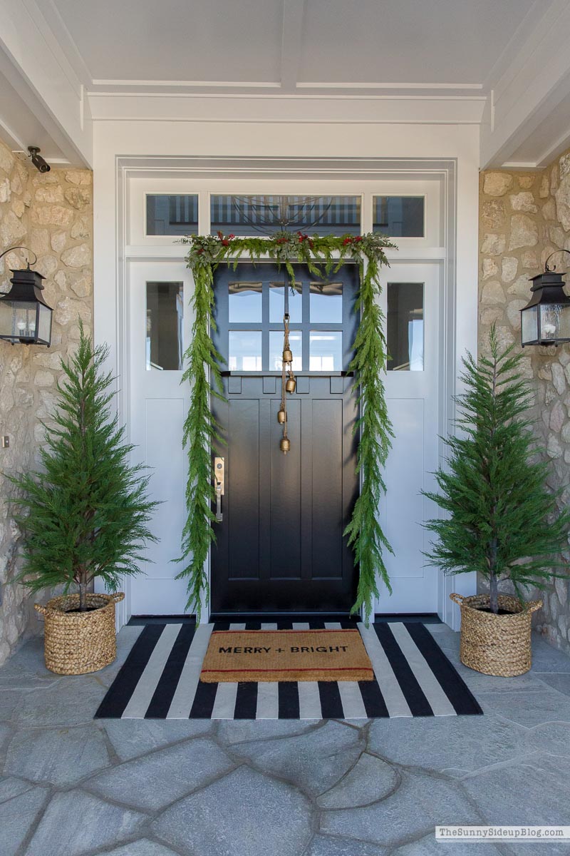 Christmas Front Porch (Sunny Lifestyles)