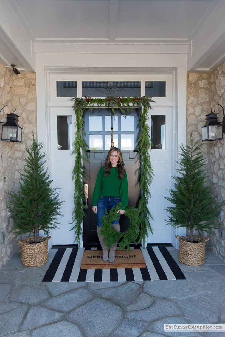 Christmas Front Porch (Sunny Lifestyles)