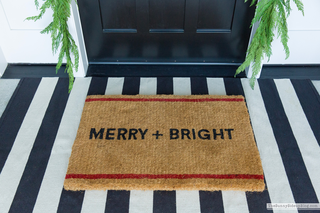 Christmas Front Porch (Sunny Lifestyles)