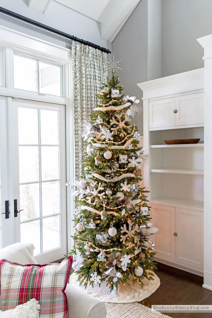 Christmas Tree Decorating (Sunny Lifestyles)