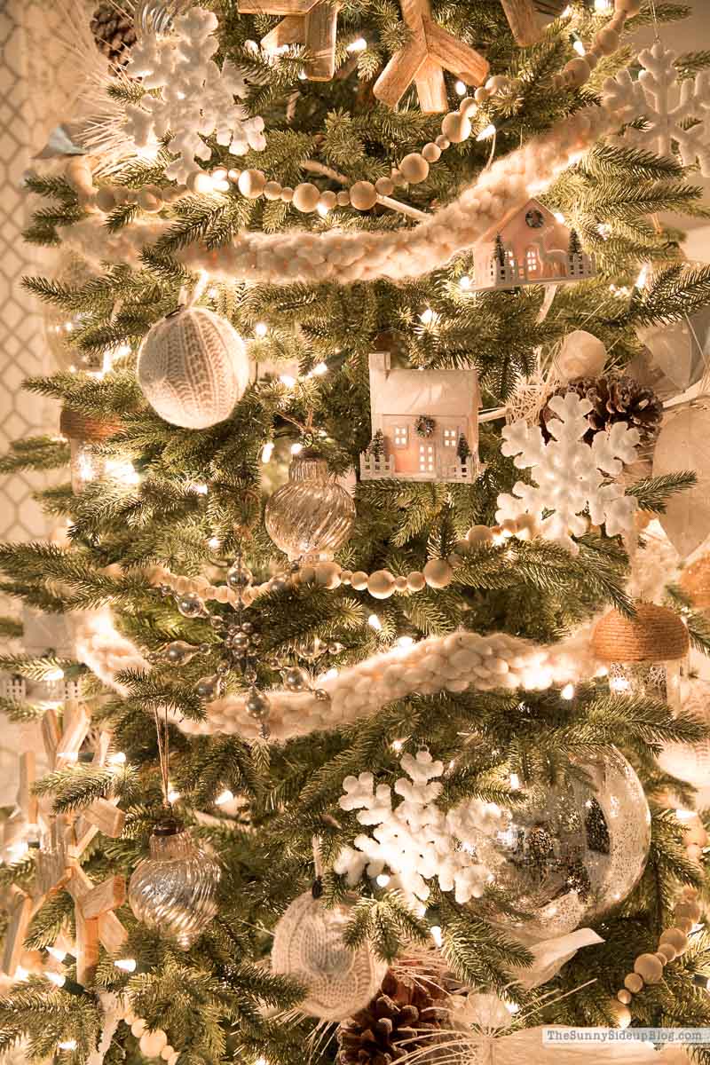 Christmas Tree Decorating (Sunny Lifestyles)