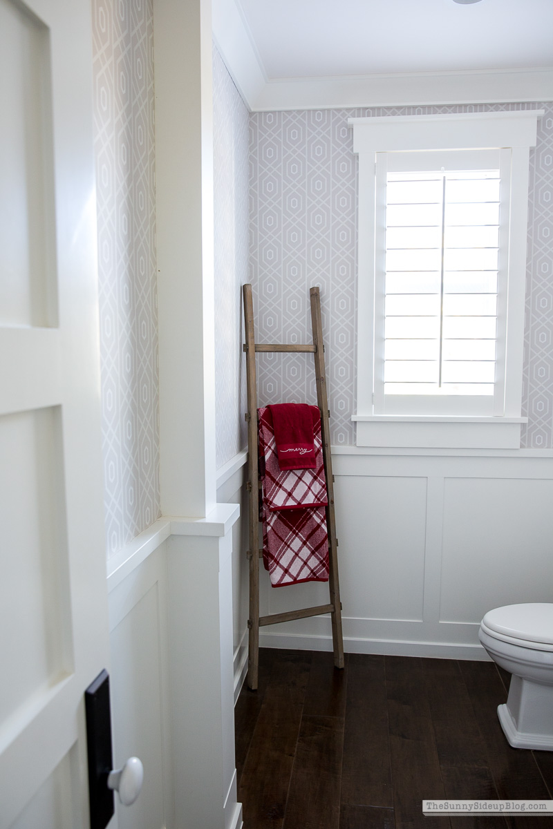 Christmas Bathroom (Sunny Lifestyles)