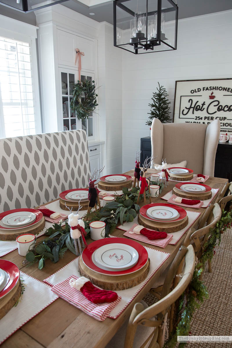 Christmas Dining Room (Sunny Lifestyles)