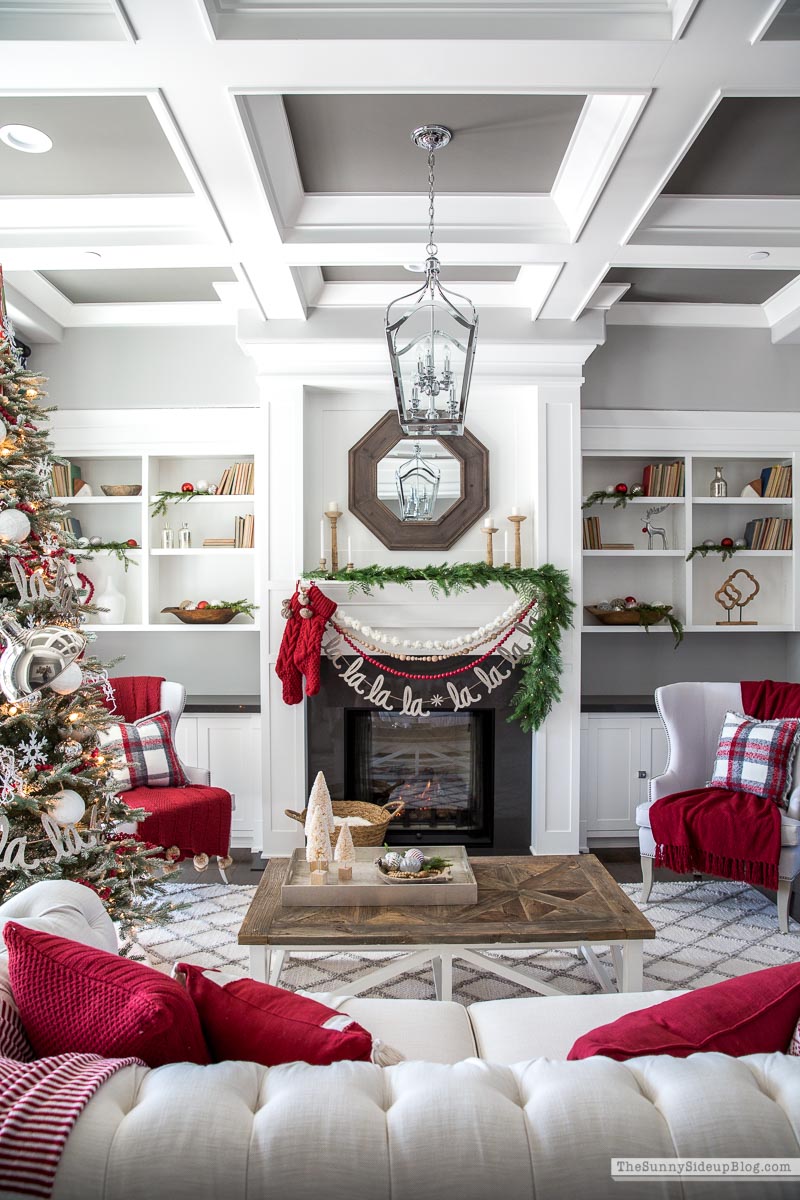 Living Room Christmas Decor (Sunny Lifestyles)