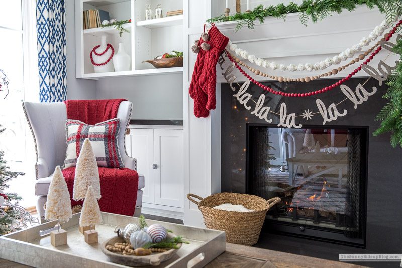 Living Room Christmas Decor (Sunny Lifestyles)