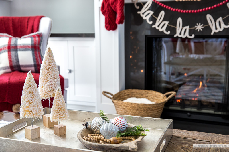Living Room Christmas Decor (Sunny Lifestyles)