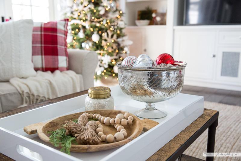 Christmas Family Room Decor (Sunny Lifestyles)