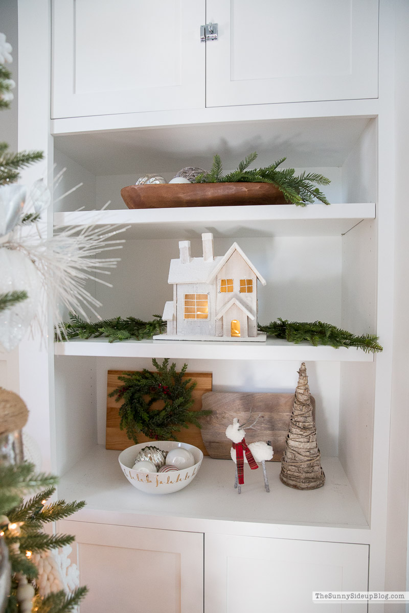 Christmas Family Room Decor (Sunny Lifestyles)