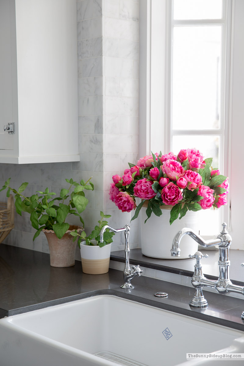Favorite vases and faux flowers (Sunny Lifestyles)