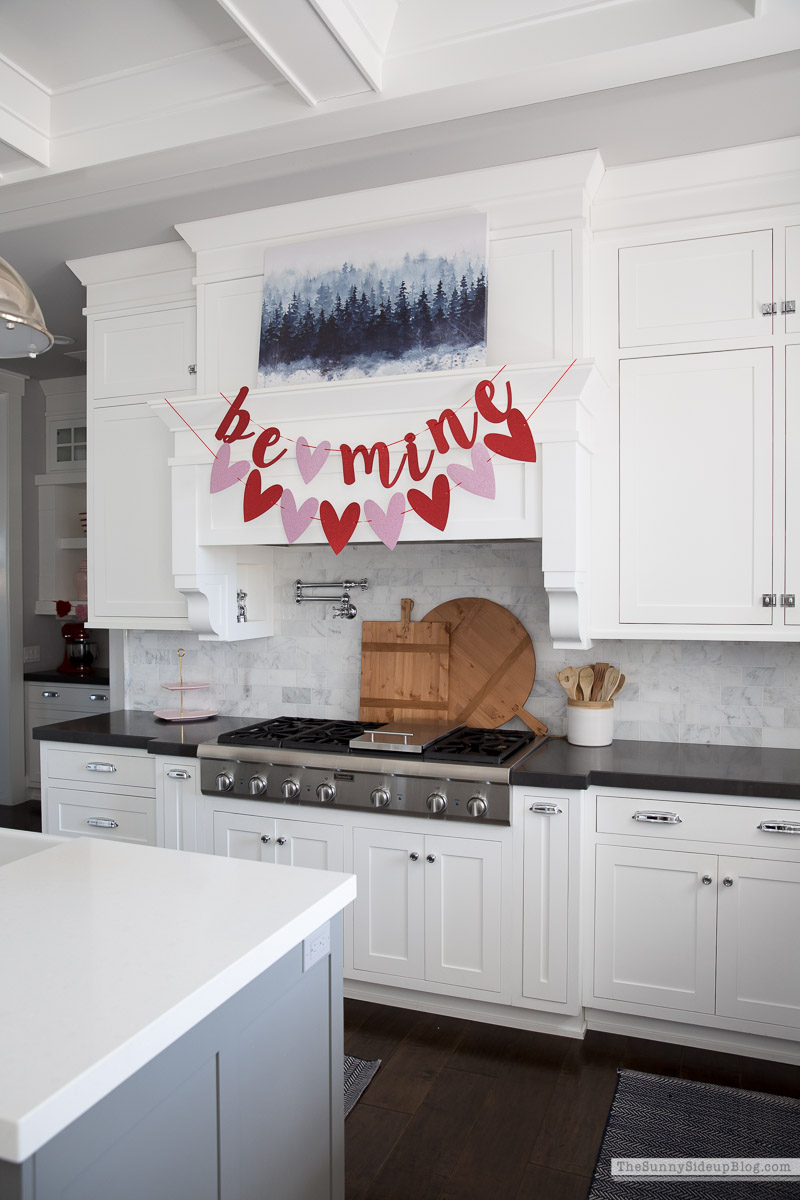 Rule of three - shelf styling (Sunny Lifestyles)