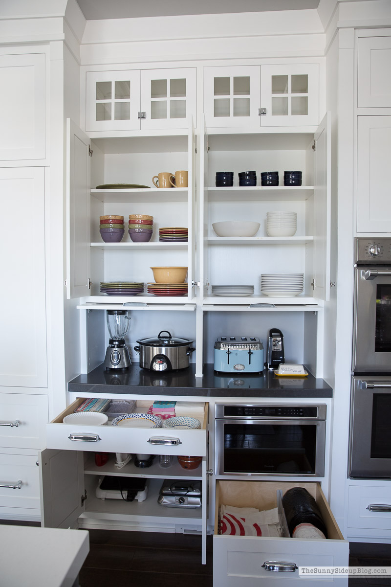 Organized Kitchen (Sunny Lifestyles)