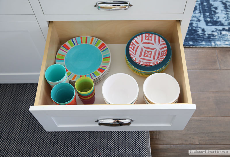 Organized Kitchen (Sunny Lifestyles)