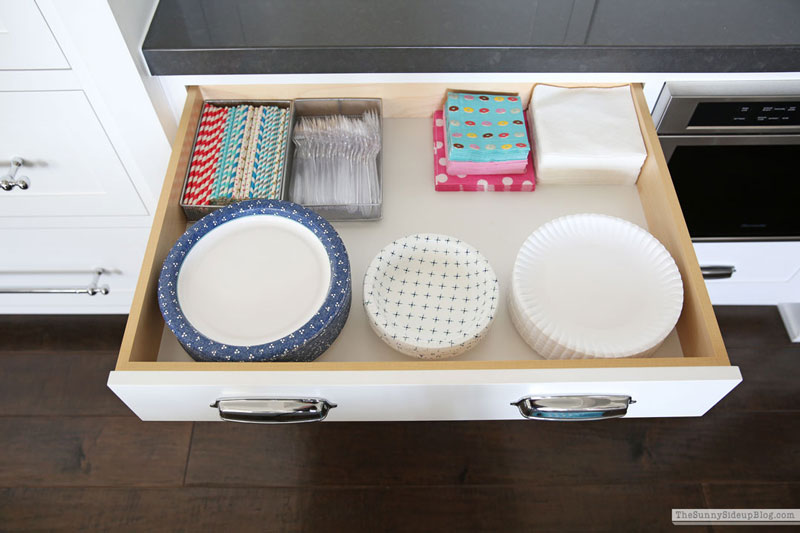 Organized Kitchen (Sunny Lifestyles)