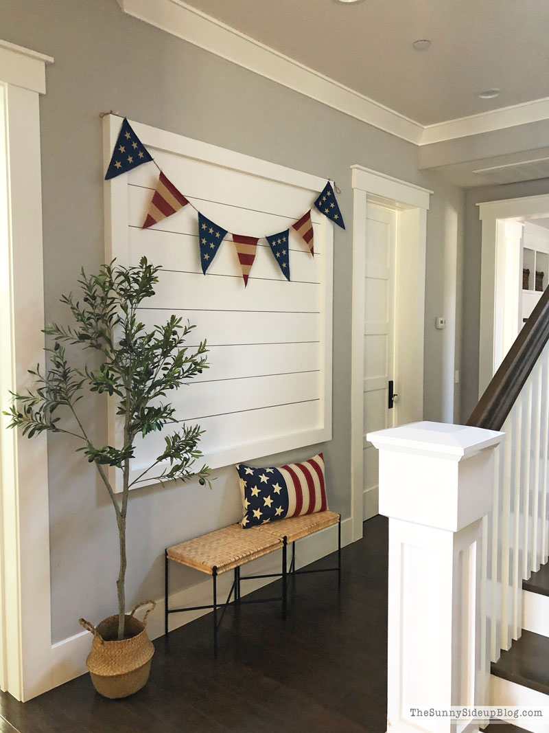4th of July Picture Gallery Wall (Sunny Lifestyles)