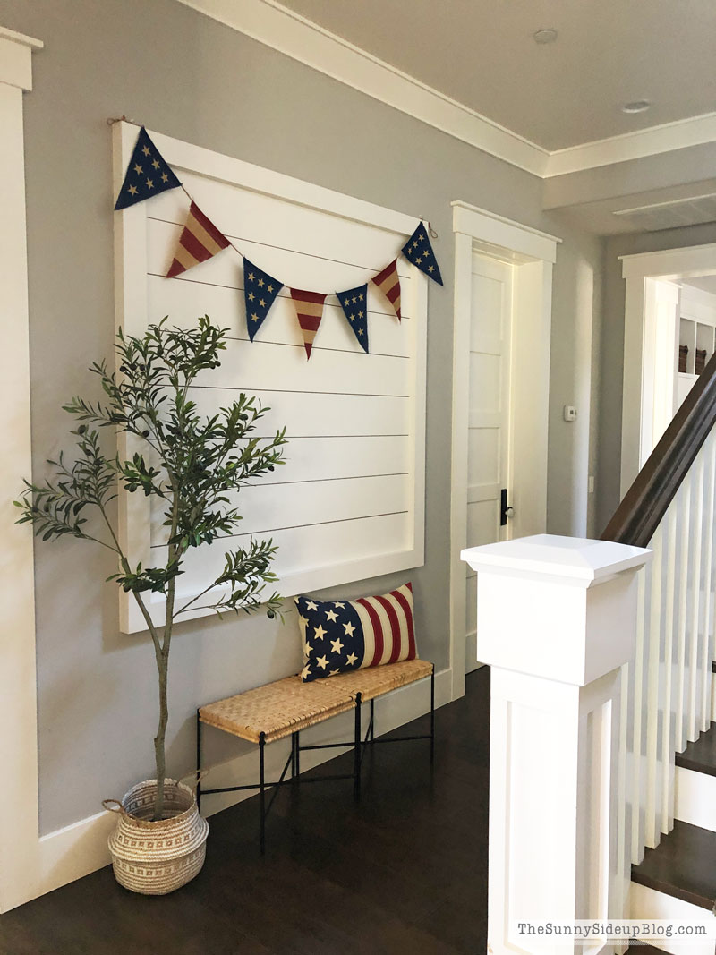 4th of July Picture Gallery Wall (Sunny Lifestyles)