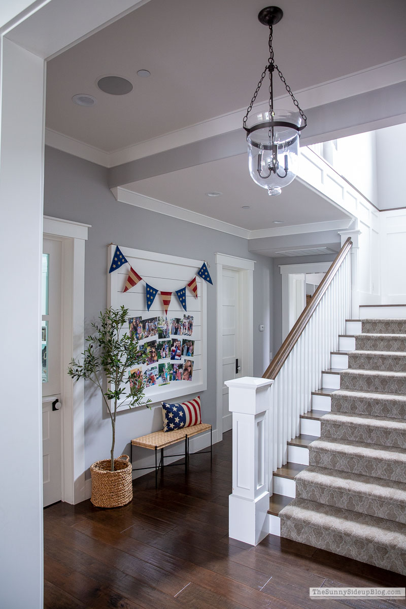 4th of July Picture Gallery Wall (Sunny Lifestyles)