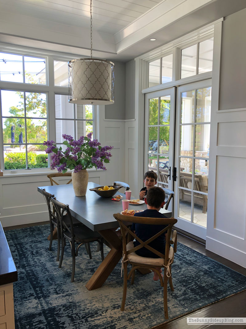 hallway molding (Sunny Lifestyles)