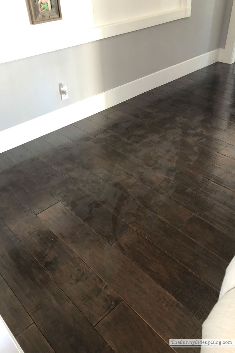 hallway molding (Sunny Lifestyles)