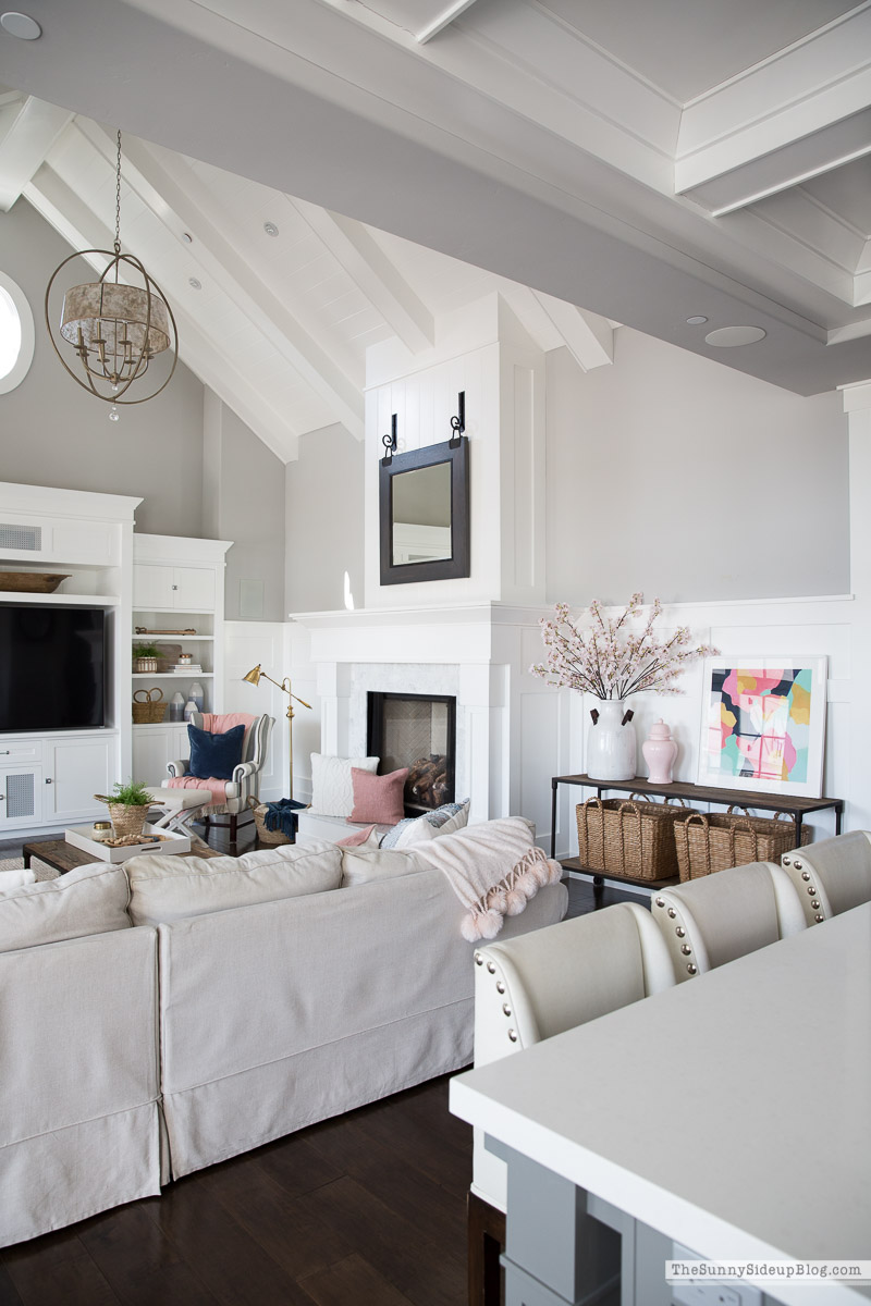 hallway molding (Sunny Lifestyles)