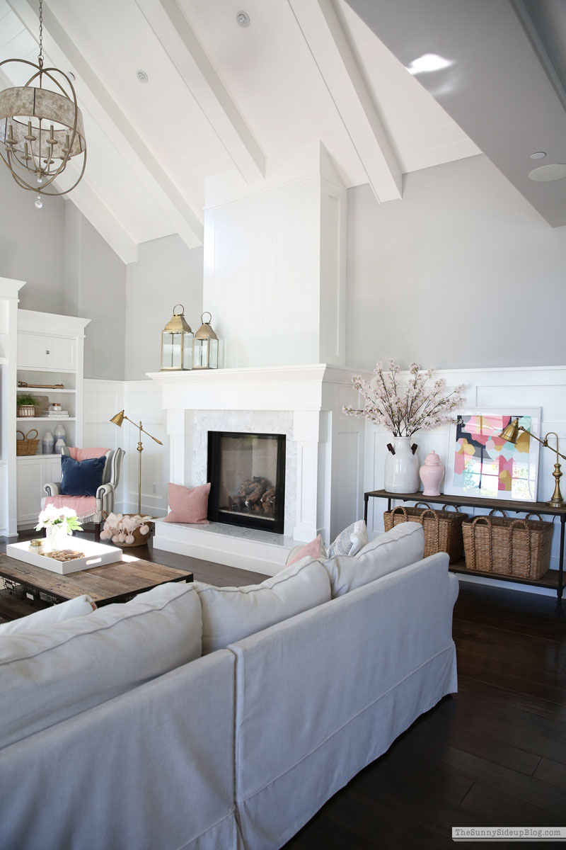 hallway molding (Sunny Lifestyles)