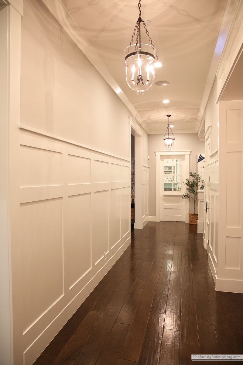 hallway molding (Sunny Lifestyles)
