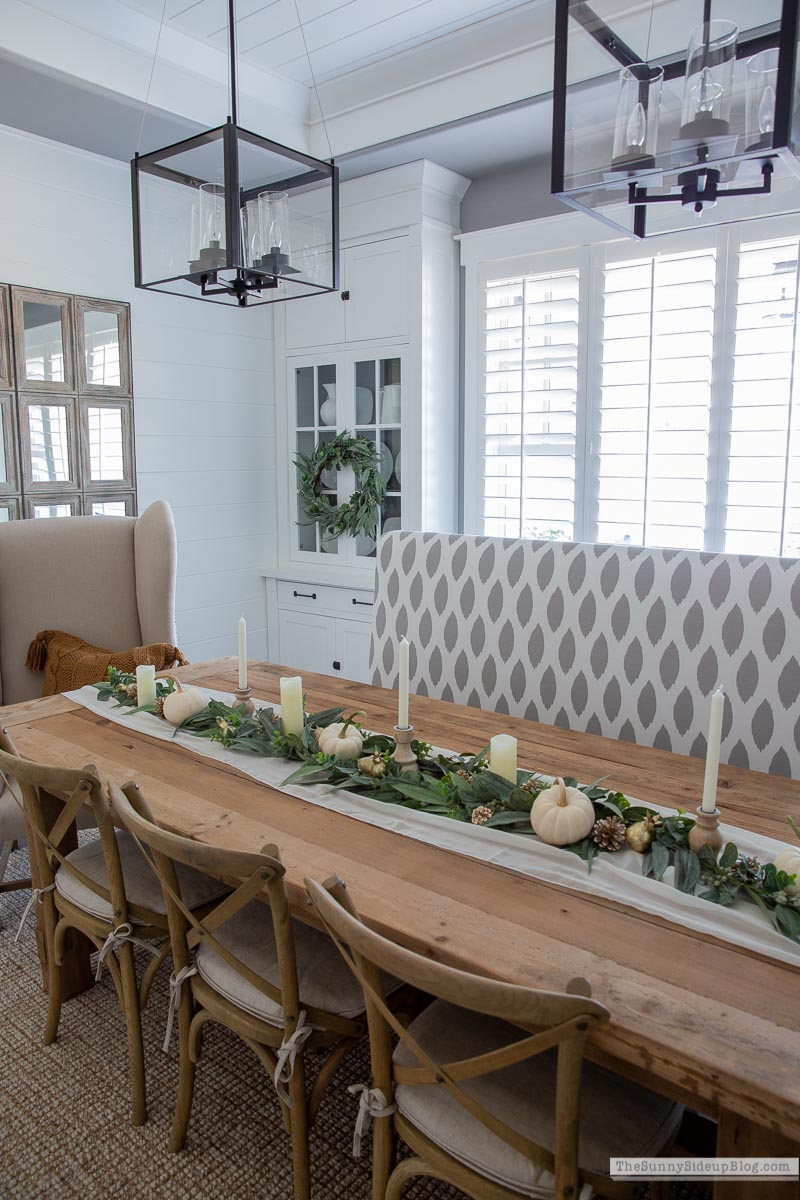 Fall dining room (Sunny Lifestyles)
