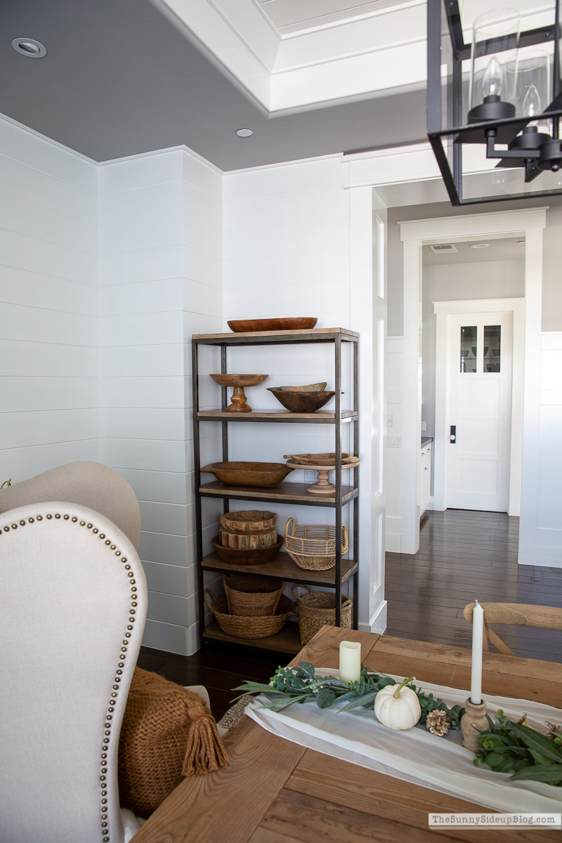 Fall dining room (Sunny Lifestyles)