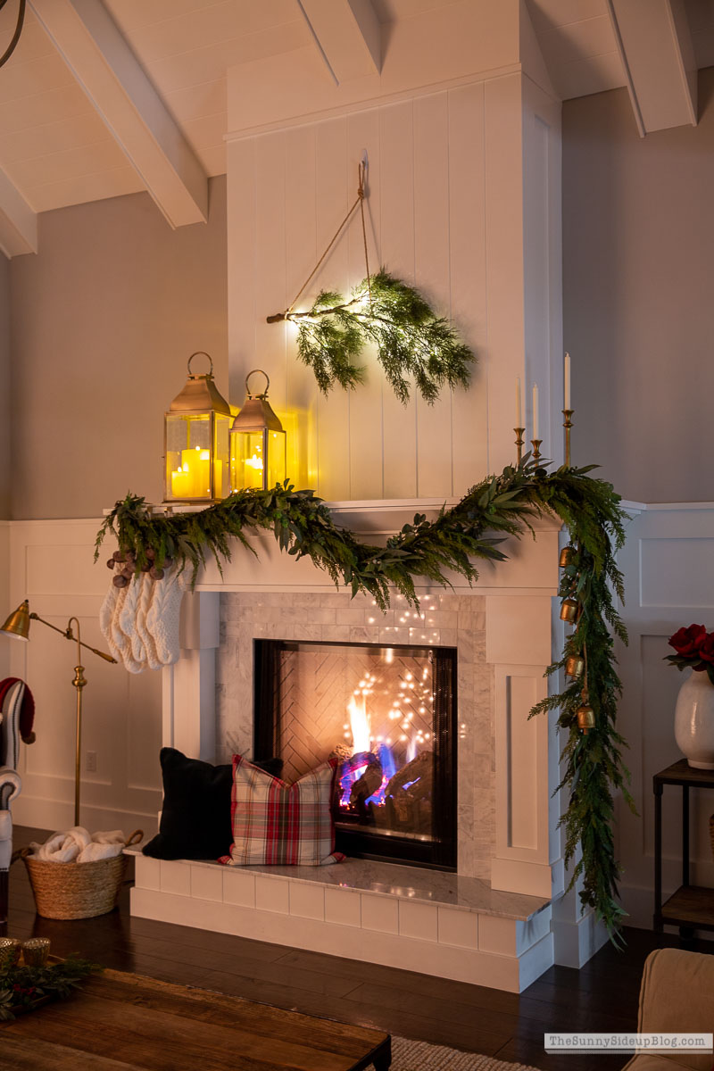 Christmas Fireplace (Sunny Lifestyles)