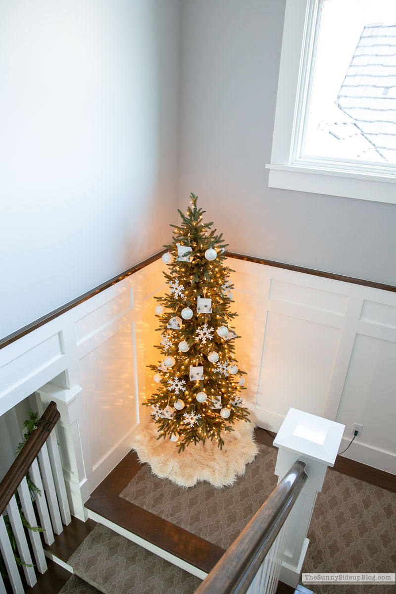 Stair Landing Tree (Sunny Lifestyles) 