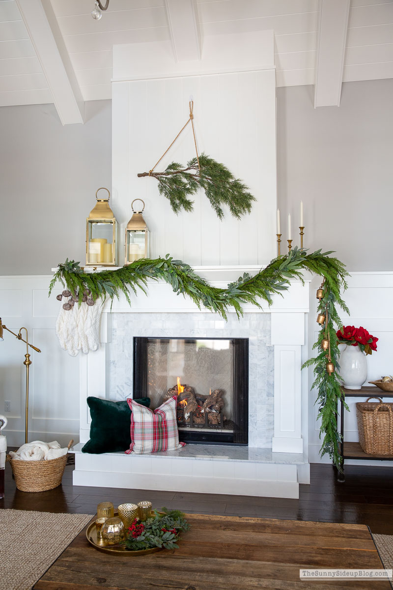 Christmas Fireplace (Sunny Lifestyles)