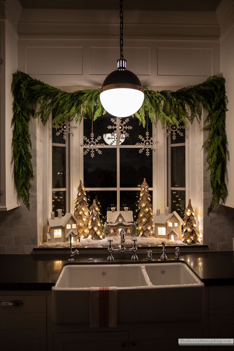 Cozy Kitchen Window (Sunny Lifestyles)
