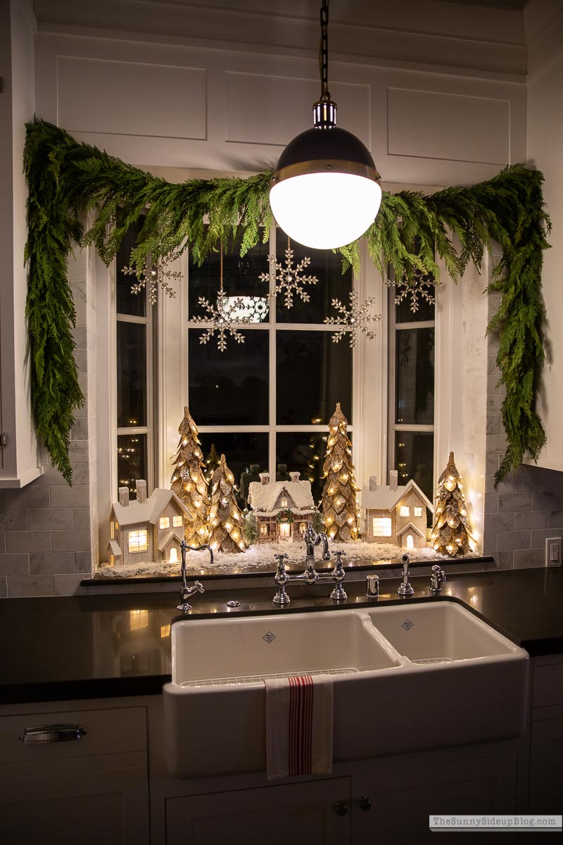 Cozy Kitchen Window (Sunny Lifestyles)