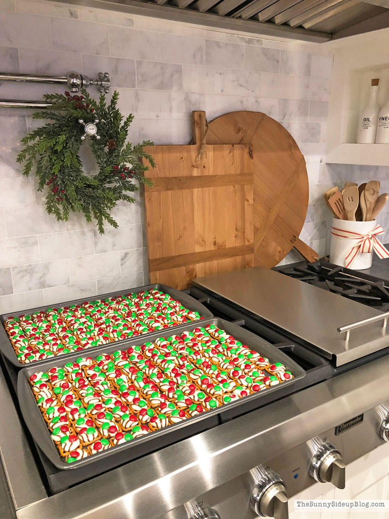 Holiday Treats (Sunny Lifestyles)