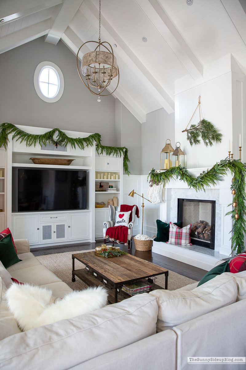 Christmas Family Room (Sunny Lifestyles)