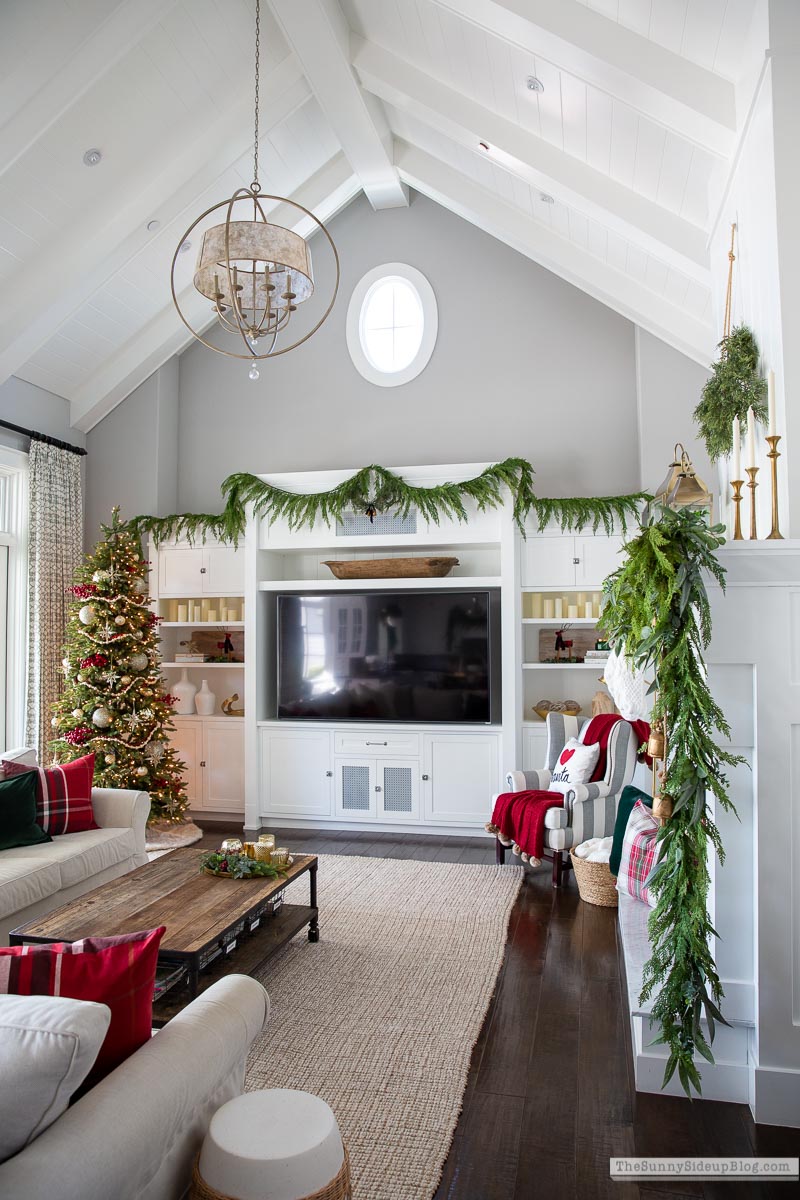 Christmas Family Room (Sunny Lifestyles)