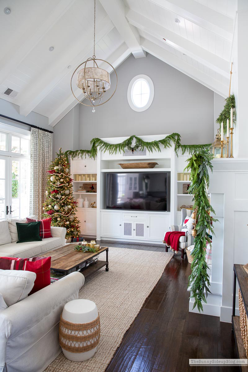 Christmas Family Room (Sunny Lifestyles)
