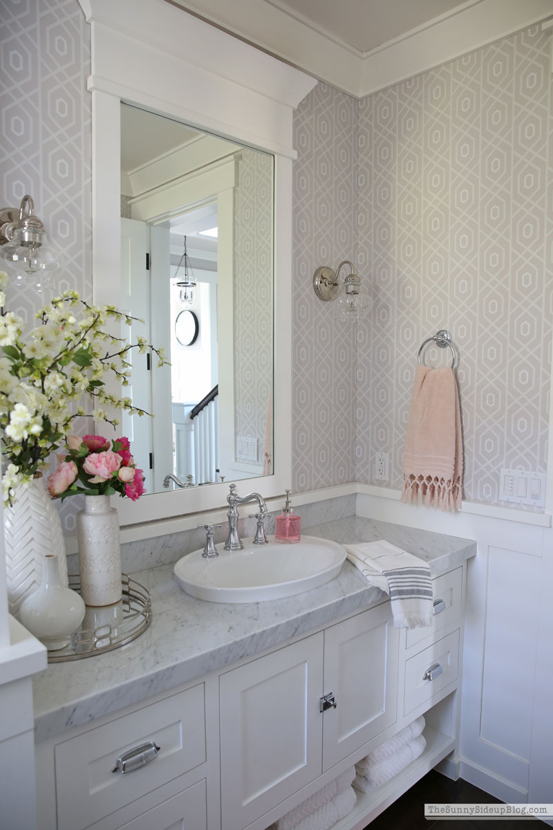 Valentine's Day Bathroom (Sunny Lifestyles)