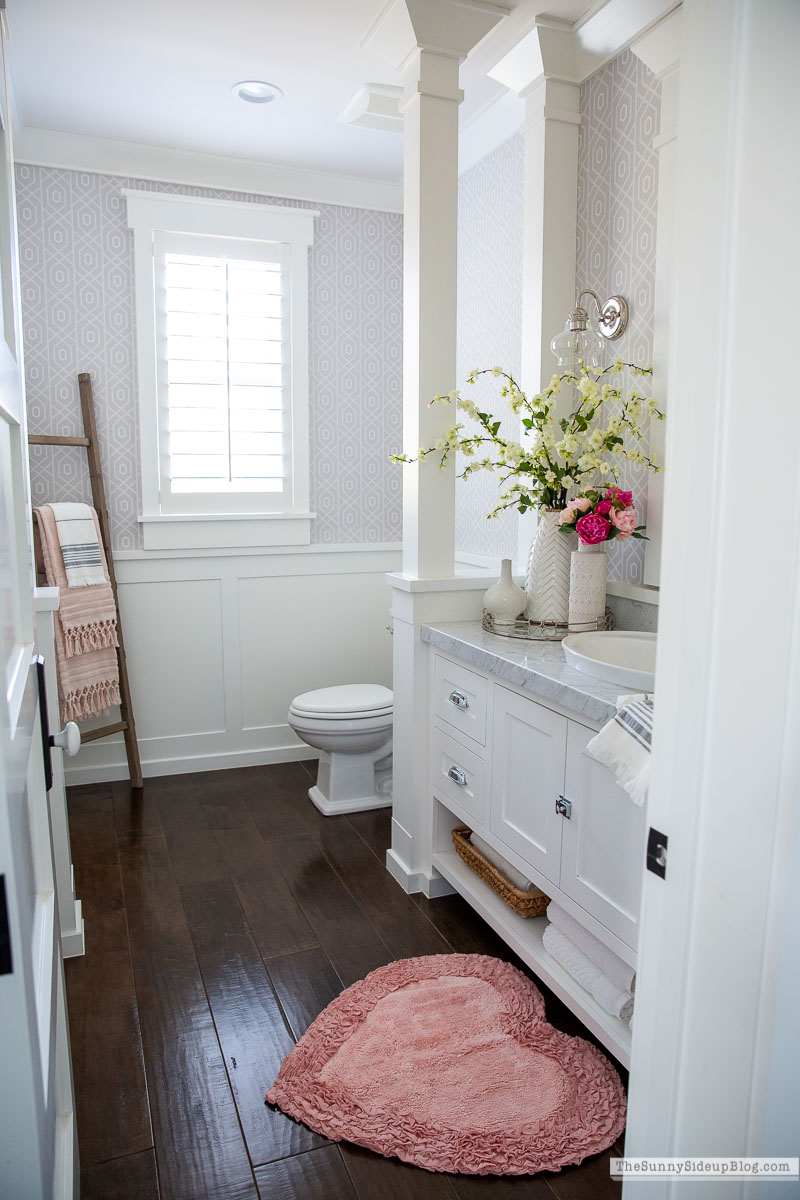 Valentine's Day Bathroom (Sunny Lifestyles)