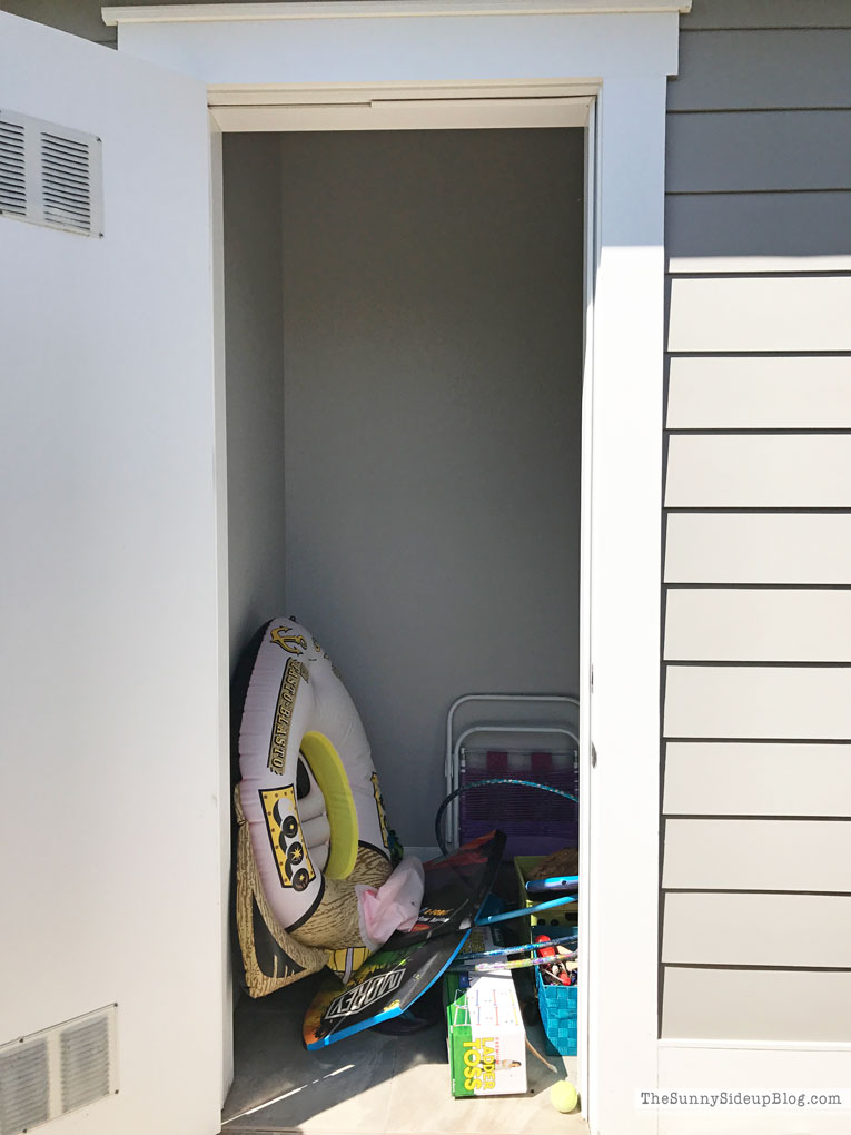 Organized Closets (Sunny Lifestyles)