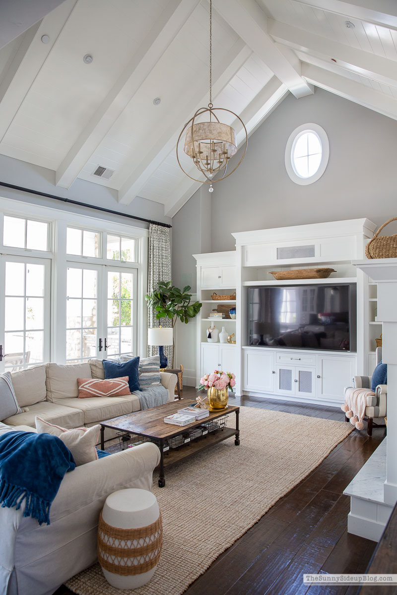 Spring Family Room (Sunny Lifestyles)
