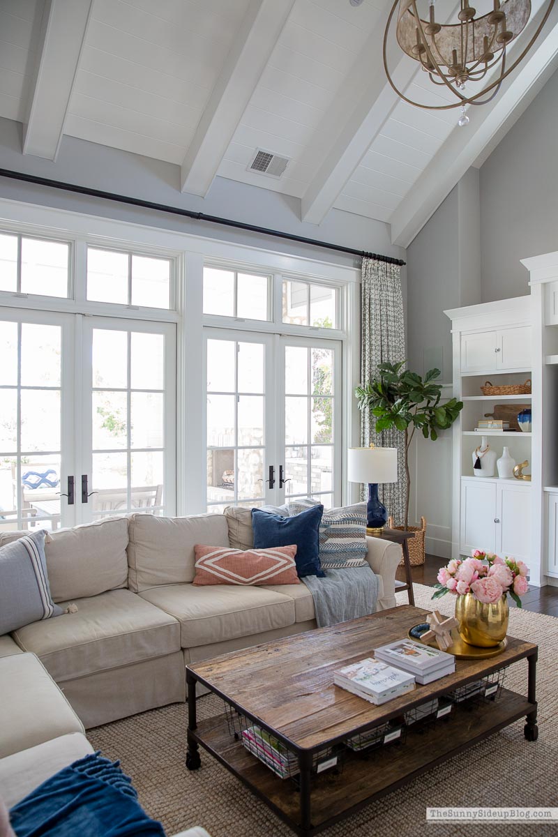 Spring Family Room (Sunny Lifestyles)